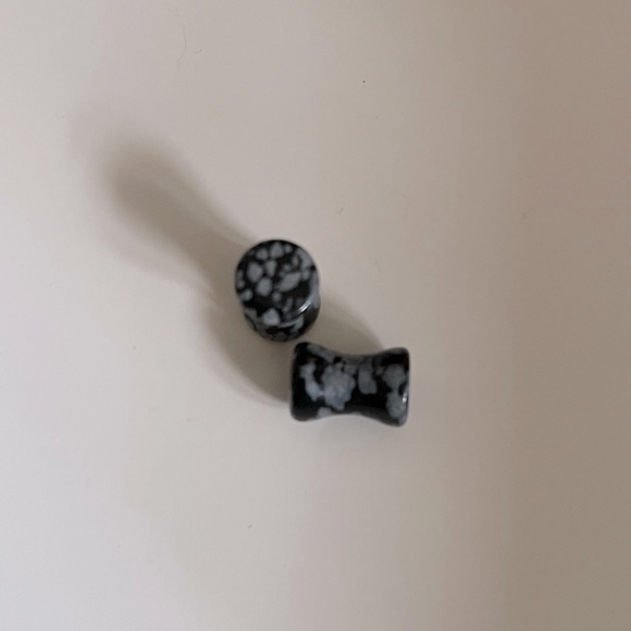 Black howlite gemstone 2g plugs earrings body jewelry - Picture 1 of 2